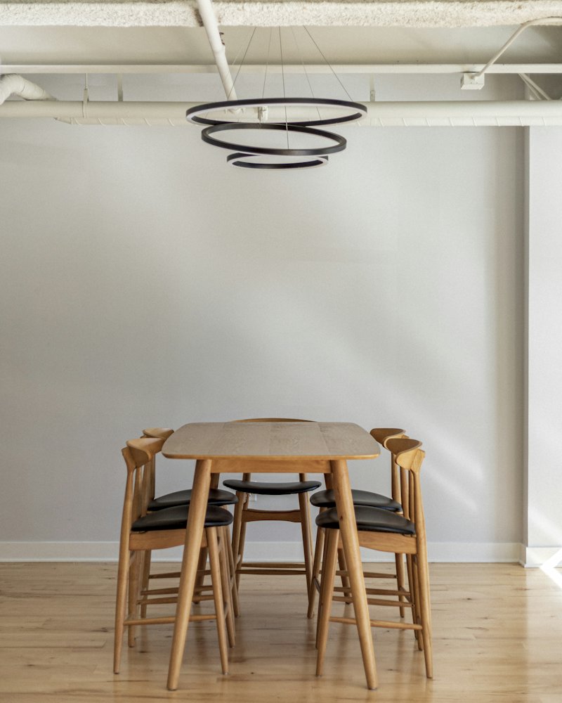 Table à manger et 4 chaises